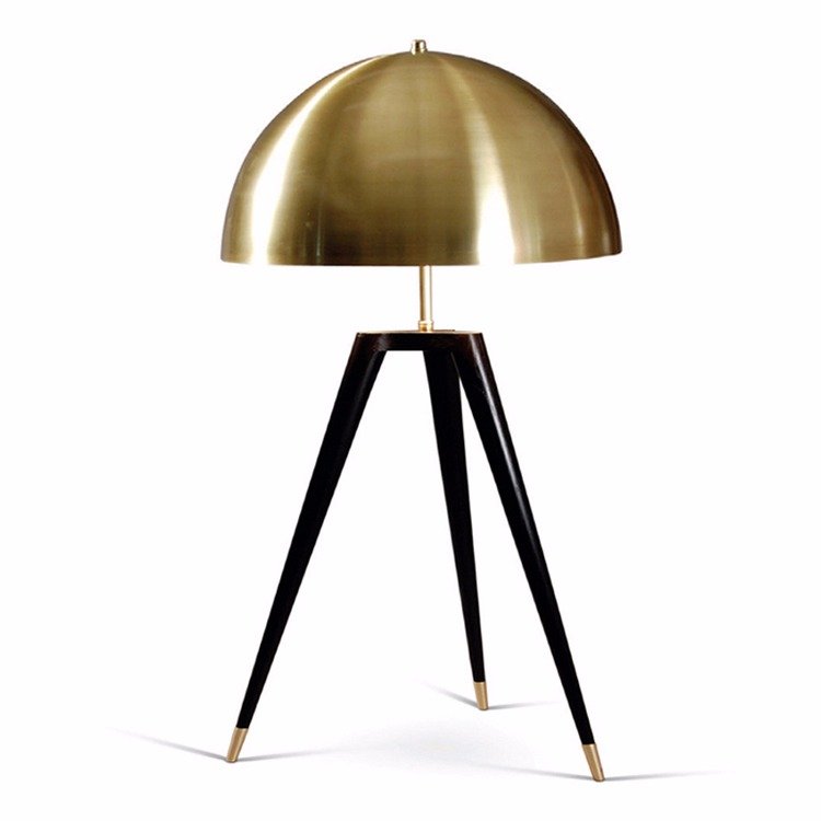 Настольная лампа Matthew Fairbank Fife Tripod Table Lamp Черный Глянцевое золото в Ульяновске | Loft Concept 