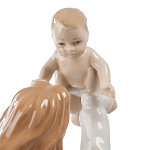 Статуэтка фарфоровая Девушка с ребенком Charming Statuette варинант исполнения - 1 | Loft Concept в Ульяновске