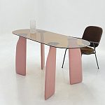 Обеденный стол со стеклянной столешницей и розовыми ножками с тканевой обивкой Wrigley варинант исполнения - 5 | Loft Concept в Ульяновске