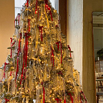 Комплект Новогодней Елки вместе с серебряной мишурой и красными лентами варинант исполнения - 1 | Loft Concept в Ульяновске