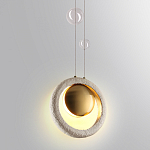 Подвесной светильник с бежевым текстурным кольцом и латунным шаром в центре Tactile  варинант исполнения - 7 | Loft Concept в Ульяновске