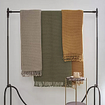 Плед из шерсти зеленого цвета с бахромой Waffle Comfort варинант исполнения - 4 | Loft Concept в Ульяновске