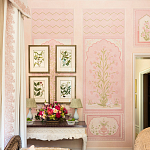 Обои ручная роспись Jharokha Arches Original colourway on pink painted Xuan paper варинант исполнения - 1 | Loft Concept в Ульяновске