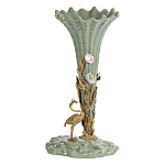 Ваза зеленая фарфоровая с волнистым краем с бронзовой фигуркой журавля Eden Garden  варинант исполнения - 1 | Loft Concept в Ульяновске