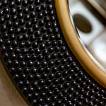 Зеркало в черной фактурной раме с золотым кантом Summon the Light варинант исполнения - 2 | Loft Concept в Ульяновске