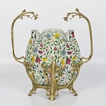 Ваза белого цвета из фарфора с ярким цветочным узором и бронзовыми ручками в виде ветвей Eden Garden porcelain and bronzeм варинант исполнения - 3 | Loft Concept в Ульяновске