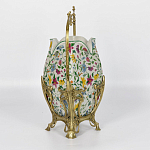 Ваза белого цвета из фарфора с ярким цветочным узором и бронзовыми ручками в виде ветвей Eden Garden porcelain and bronzeм варинант исполнения - 2 | Loft Concept в Ульяновске