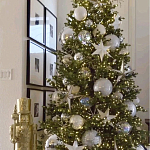 Украшенная Новогодняя Елка с серебряными шарами и звездами варинант исполнения - 1 | Loft Concept в Ульяновске