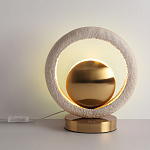 Настольная лампа с бежевым текстурным кольцом и латунным шаром в центре Tactile   варинант исполнения - 3 | Loft Concept в Ульяновске