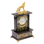 Часы настольные с декором в виде волка из натурального камня Офиокальцит Wolf Stone Clock варинант исполнения - 2 | Loft Concept в Ульяновске