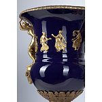 Ваза темно-синего цвета из фарфора с бронзовыми ручками в виде фигур Eden Garden porcelain and bronze варинант исполнения - 3 | Loft Concept в Ульяновске