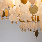 Люстра подвесная с белыми и золотыми круглыми подвесками Диаметр 70 см SHELL Chandelier варинант исполнения - 3 | Loft Concept в Ульяновске