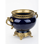 Ваза темно-синяя фарфоровая на бронзовой подставке с ажурным ободком и изогнутыми ручками Eden Garden варинант исполнения - 2 | Loft Concept в Ульяновске