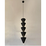 Подвесной светильник светодиодный в виде ряда черных металлических конусов  Herringbone варинант исполнения - 1 | Loft Concept в Ульяновске