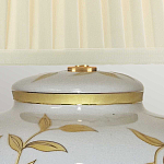 Настольная лампа с фарфоровым основанием бежевого цвета с рисунком и плиссированным абажуром на темной подставке Elstead Lighting варинант исполнения - 8 | Loft Concept в Ульяновске