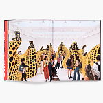 Книга по искусству Yayoi Kusama: I Spend Each Day Embracing Flowers варинант исполнения - 4 | Loft Concept в Ульяновске