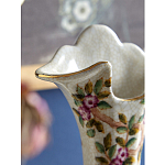 Ваза белого цвета из фарфора с цветочным рисунком и бронзовыми ручками с фигурками птиц Eden Garden porcelain and bronze варинант исполнения - 5 | Loft Concept в Ульяновске