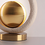 Настольная лампа с бежевым текстурным кольцом и латунным шаром в центре Tactile   варинант исполнения - 7 | Loft Concept в Ульяновске
