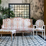 Трехместный диван из массива бука бежевый с растительным орнаментом Raffael Renaissance Beige Sofa варинант исполнения - 9 | Loft Concept в Ульяновске