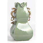 Ваза зеленого цвета из фарфора с бронзовыми ручками в виде драконов и рельефным цветочным декором Eden Garden porcelain and bronze варинант исполнения - 4 | Loft Concept в Ульяновске