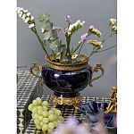 Ваза темно-синяя фарфоровая на бронзовой подставке с ажурным ободком и изогнутыми ручками Eden Garden варинант исполнения - 4 | Loft Concept в Ульяновске