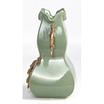 Ваза зеленого цвета из фарфора с бронзовыми ручками в виде драконов и рельефным цветочным декором Eden Garden porcelain and bronze варинант исполнения - 3 | Loft Concept в Ульяновске