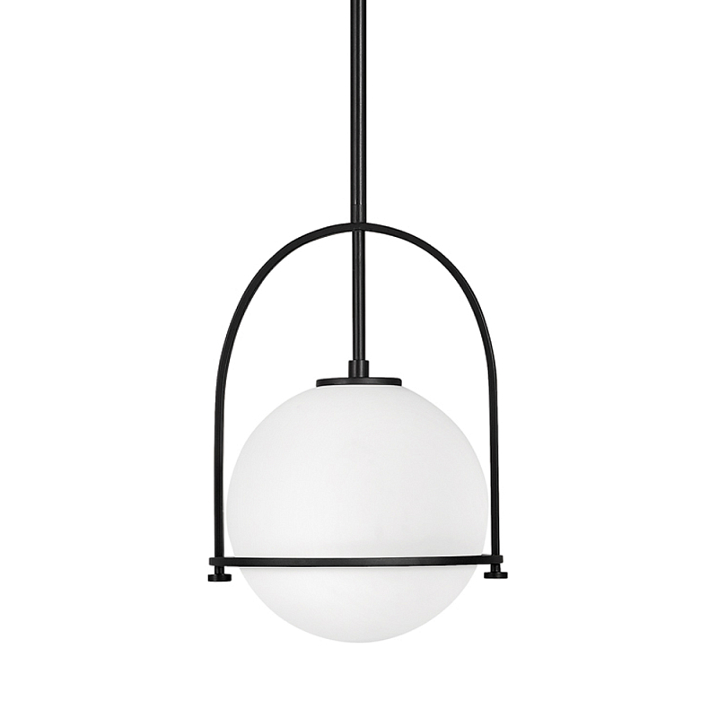 Подвесной светильник с белым плафоном в форме шара в арочной подвеске Hinkley Латунь Белый Черный Никель в Ульяновске | Loft Concept 