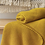 Плед из хлопка жемчужной вязки горчичного цвета Waffle Comfort варинант исполнения - 7 | Loft Concept в Ульяновске