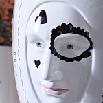 Ваза с декоративными лицами и графическими элементами в виде сердец и символов Faces of Imagination варинант исполнения - 6 | Loft Concept в Ульяновске