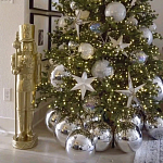 Украшенная Новогодняя Елка с серебряными шарами и звездами варинант исполнения - 2 | Loft Concept в Ульяновске