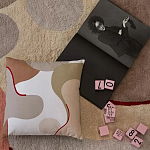 Подушка декоративная хлопковая бежевого цвета с абстрактным принтом Elysian Flow Sand варинант исполнения - 5 | Loft Concept в Ульяновске