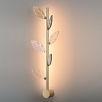 Бра с золотистой вертикальной трубкой и декоративными прозрачными листьями из стекла Sylva  варинант исполнения - 4 | Loft Concept в Ульяновске