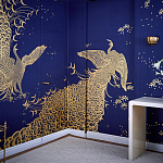 Обои ручная роспись в стиле Арт-деко Whistler Peacocks Colourway SC-100 on Empire Blue dyed silk варинант исполнения - 2 | Loft Concept в Ульяновске