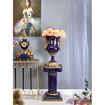 Ваза темно-синего цвета из фарфора с бронзовыми ручками в виде фигур Eden Garden porcelain and bronze варинант исполнения - 9 | Loft Concept в Ульяновске