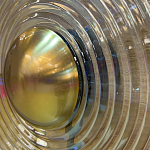 Бра с круглым рифленым плафоном янтарного цвета Savio Glass Disc Light варинант исполнения - 1 | Loft Concept в Ульяновске