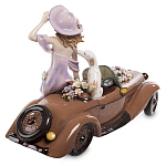 Статуэтка фарфоровая Девушка с автомобилем Charming Statuette варинант исполнения - 2 | Loft Concept в Ульяновске