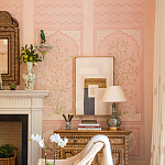 Обои ручная роспись Jharokha Arches Original colourway on pink painted Xuan paper варинант исполнения - 2 | Loft Concept в Ульяновске
