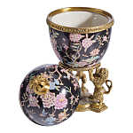 Шкатулка в форме яйца на величественных львах из фарфора с бронзовыми элементами Eden Garden варинант исполнения - 2 | Loft Concept в Ульяновске