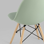 Пластиковый стул на ножках из массива бука Eames Mint варинант исполнения - 6 | Loft Concept в Ульяновске