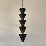 Подвесной светильник светодиодный в виде ряда черных металлических конусов  Herringbone варинант исполнения - 4 | Loft Concept в Ульяновске