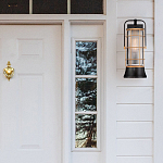 Настенный фонарь цилиндрической формы с рифленым стеклом в золотом каркасе на черном прямоугольном основании Eurofase варинант исполнения - 7 | Loft Concept в Ульяновске