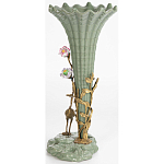 Ваза зеленая фарфоровая с волнистым краем с бронзовой фигуркой журавля Eden Garden  варинант исполнения - 2 | Loft Concept в Ульяновске