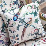 Подушка декоративная с изображением птицы в саду Beige Chinoiserie Birds in the Rose Garden Cushion варинант исполнения - 2 | Loft Concept в Ульяновске
